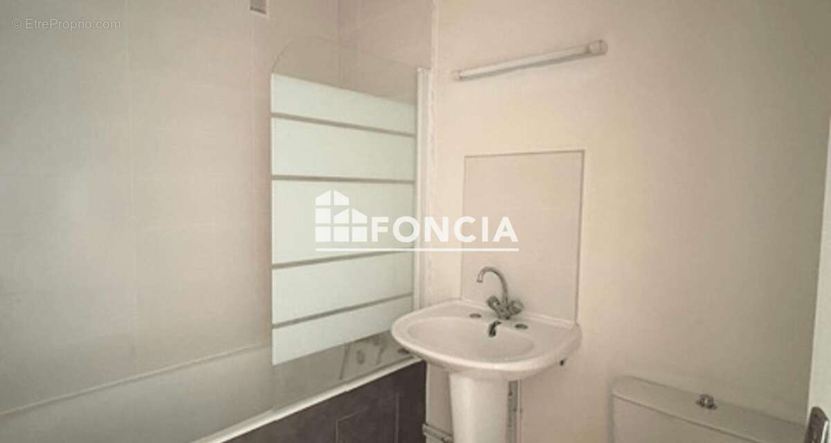 CHARLEVILLE - MÉZIÈRES - Appartement 1 P de 32m2 avec loggia, parking privé, cave - photo 6