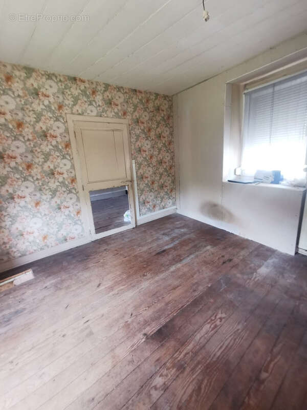 Maison à MONTGESOYE