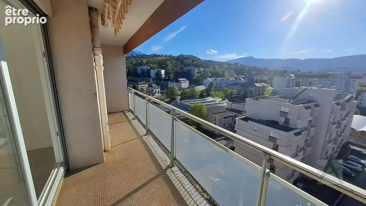 CHAMBERY - T1 dernier étage avec balcon - photo 8