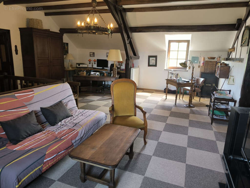 Maison à OUROUX-EN-MORVAN