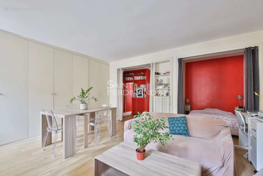 Appartement à PARIS-16E
