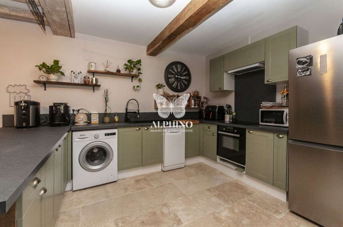 Maison à LUSSAS-ET-NONTRONNEAU