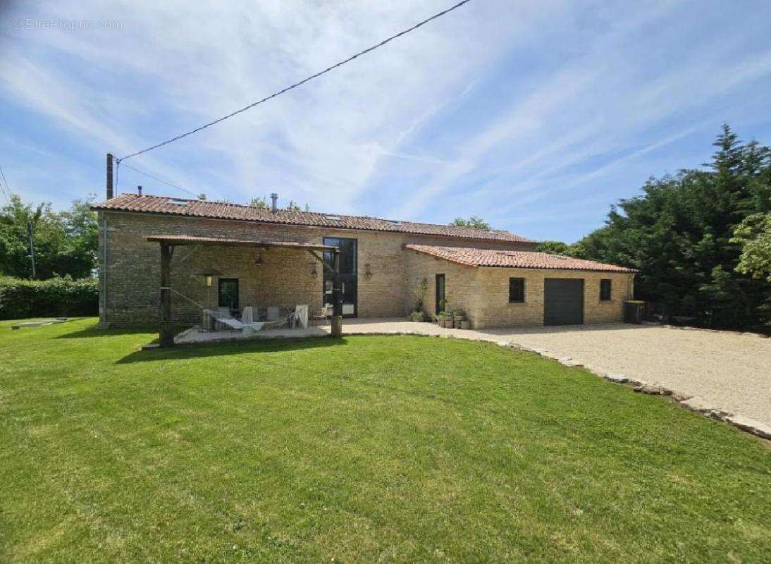 Maison à CHARROUX