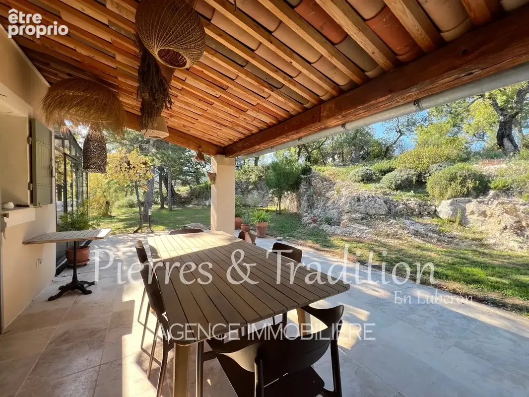 Propriété rénovée au coeur du Luberon avec piscine, cabanons et vignes - photo 15