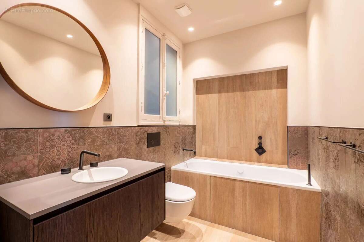 Appartement à PARIS-16E