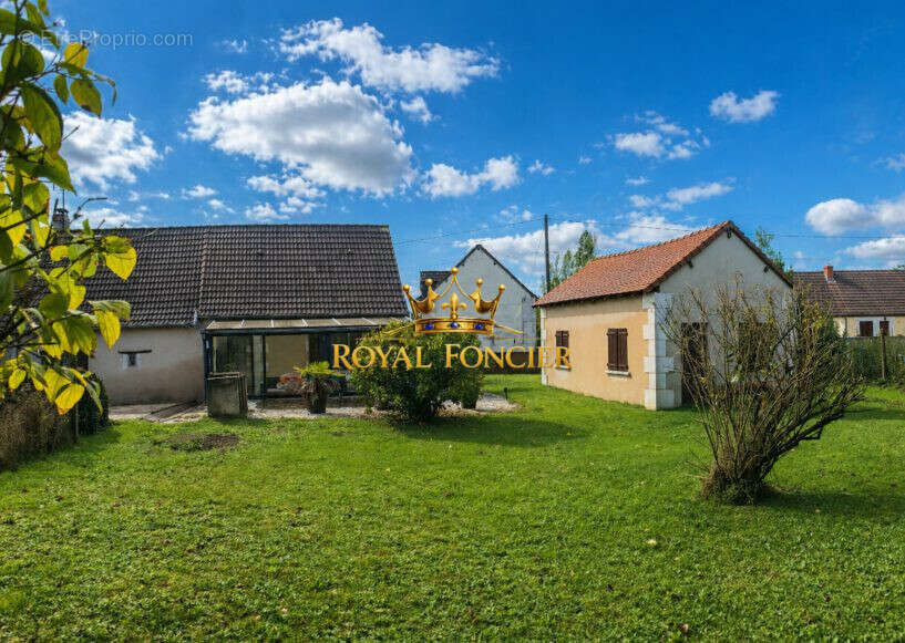 Maison 102 m² à Charnizay  - photo 8