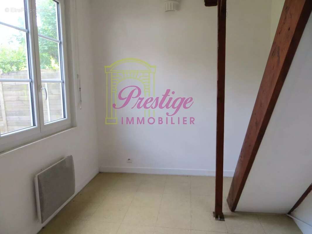 Maison à LE MESNIL-LE-ROI