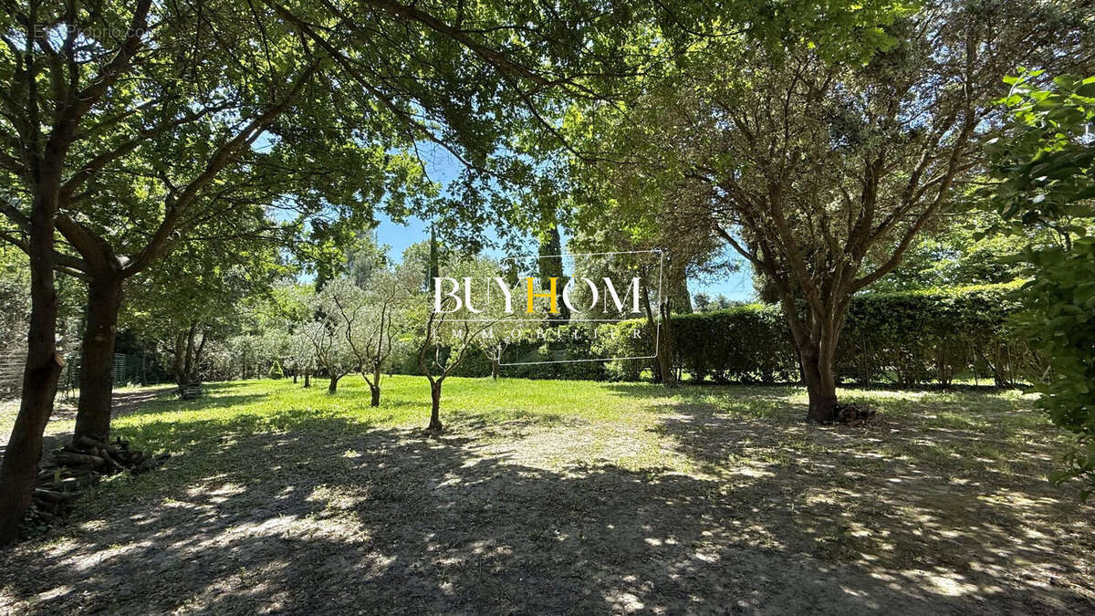 Maison à L&#039;ISLE-SUR-LA-SORGUE