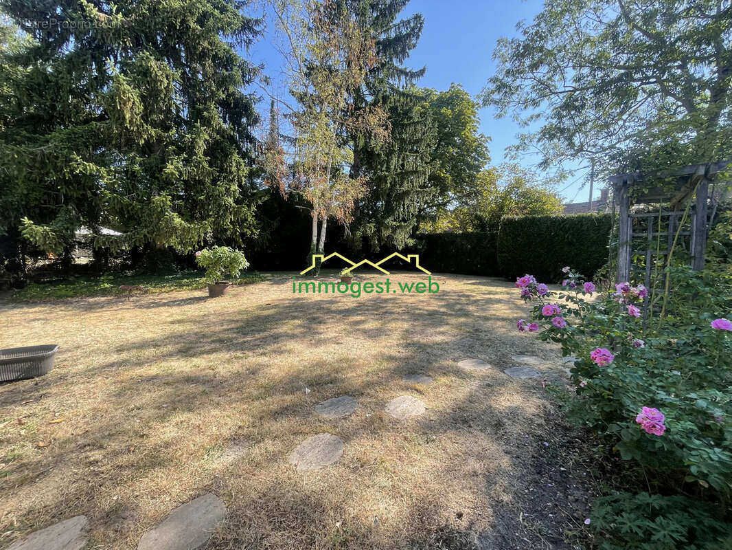 Charmante maison en brique avec jardin, garage et fort potentiel à NEUILLY EN THELLE - photo 8