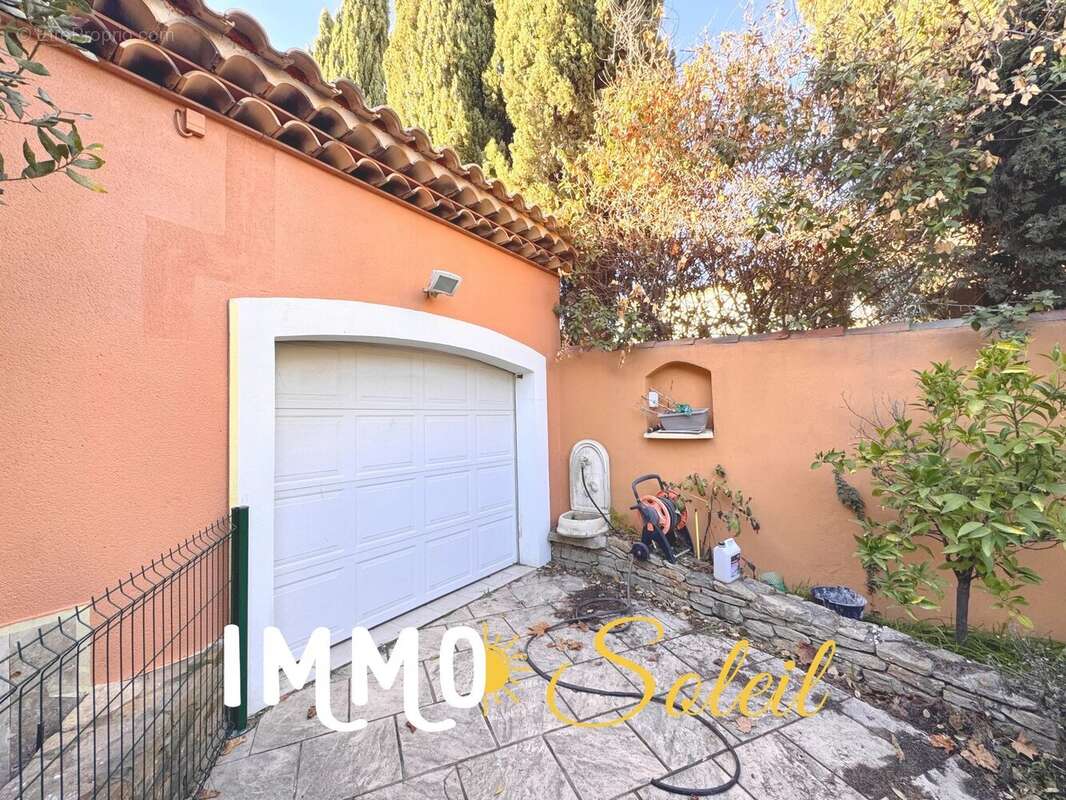 Maison à SAINT-CYR-SUR-MER