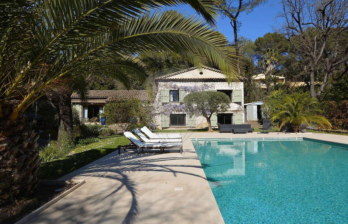 Maison à ROQUEFORT-LES-PINS