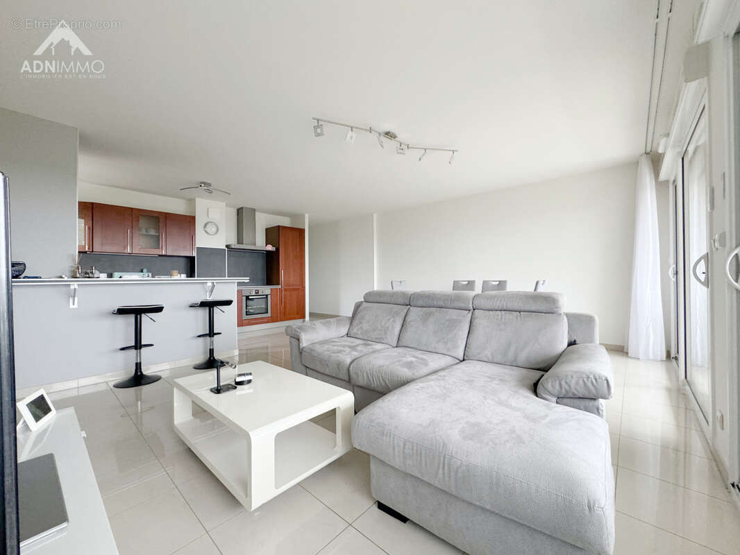 Appartement à PERON