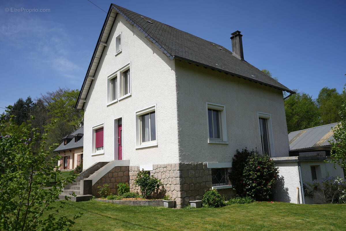 Maison à MONTAIGNAC-SAINT-HIPPOLYTE