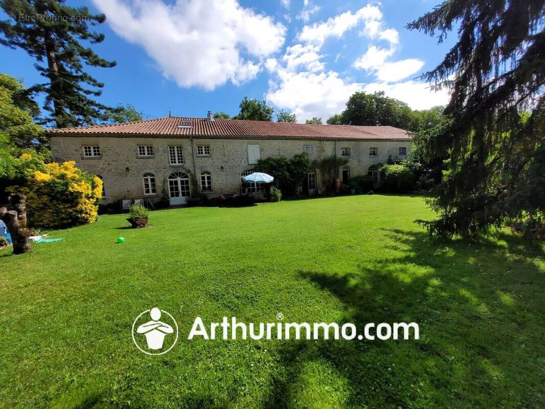 Maison à BLANZAY-SUR-BOUTONNE