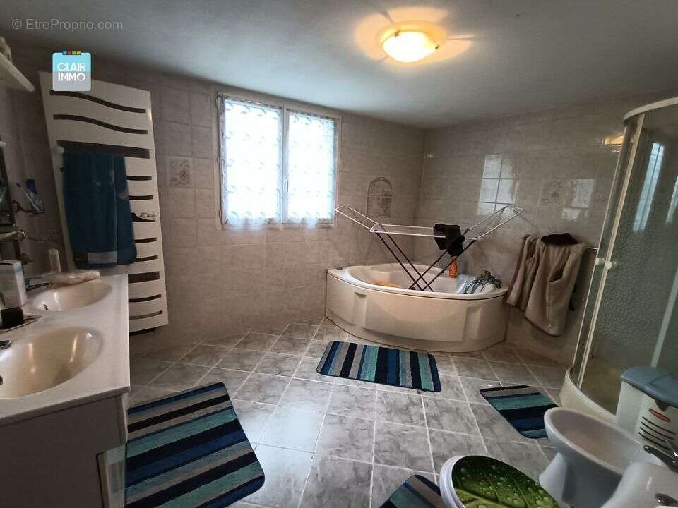 A CHEVROUX MAISON 4 PIECES DE 145 M² SUR TERRAIN DE 1 000 M²  - Maison à CHEVROUX