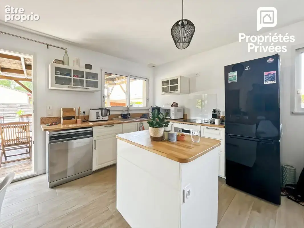 Maison récente de plain-pied avec piscine et garage à Val de Virvée - 289 000 - photo 10