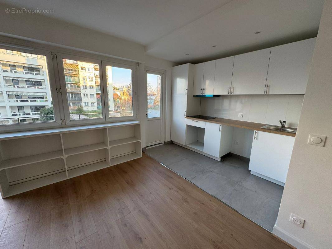 Appartement à COURBEVOIE