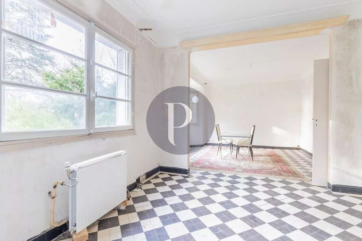 Maison à VERRIERES-LE-BUISSON