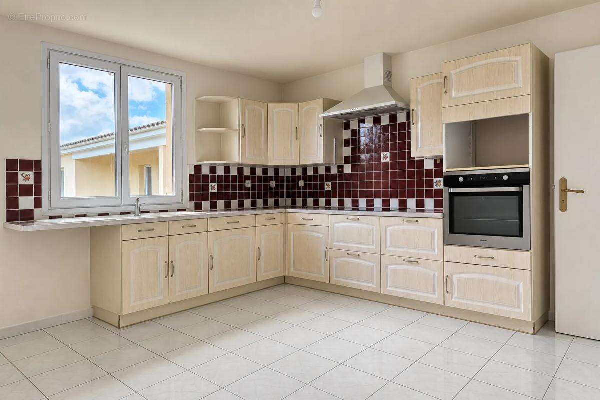Urgent!! maison de 15 pièces, 344 m²,  partie louée à Peyrière - photo 9