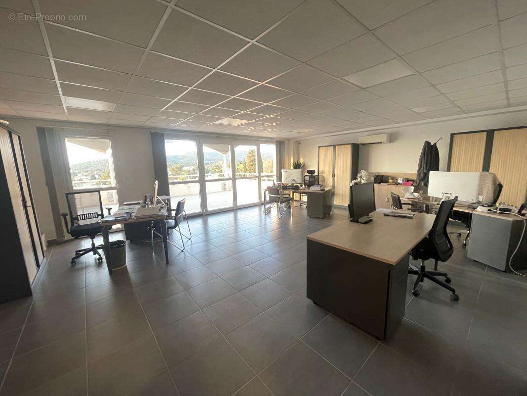 Commerce à LA SEYNE-SUR-MER