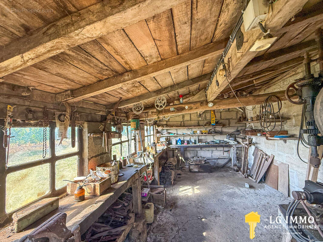 Maison charentaise à fort potentiel   106 m2 habitables & 600 m2 de dépendances - photo 26