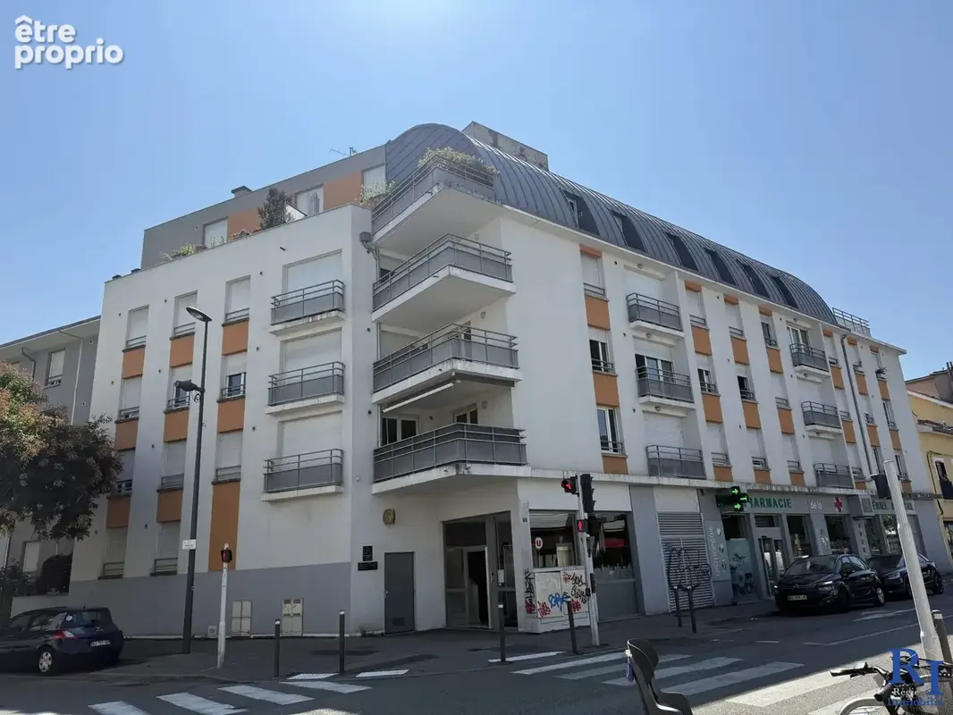 Jolie copropriété Avenue A Croizat 