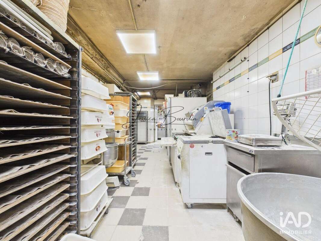 Photo 8 - Commerce à VOULX