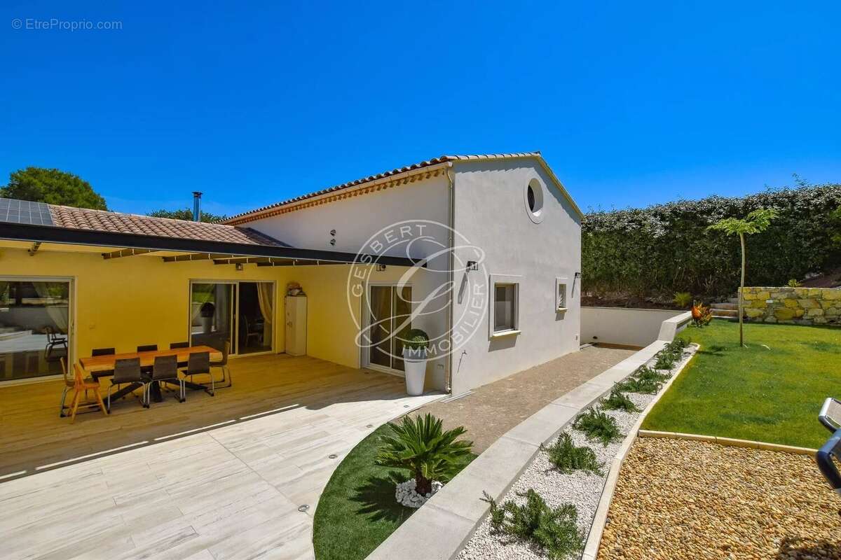 A vendre flayosc - villa  de 225 m2 avec piscine à pieds au village - photo 29