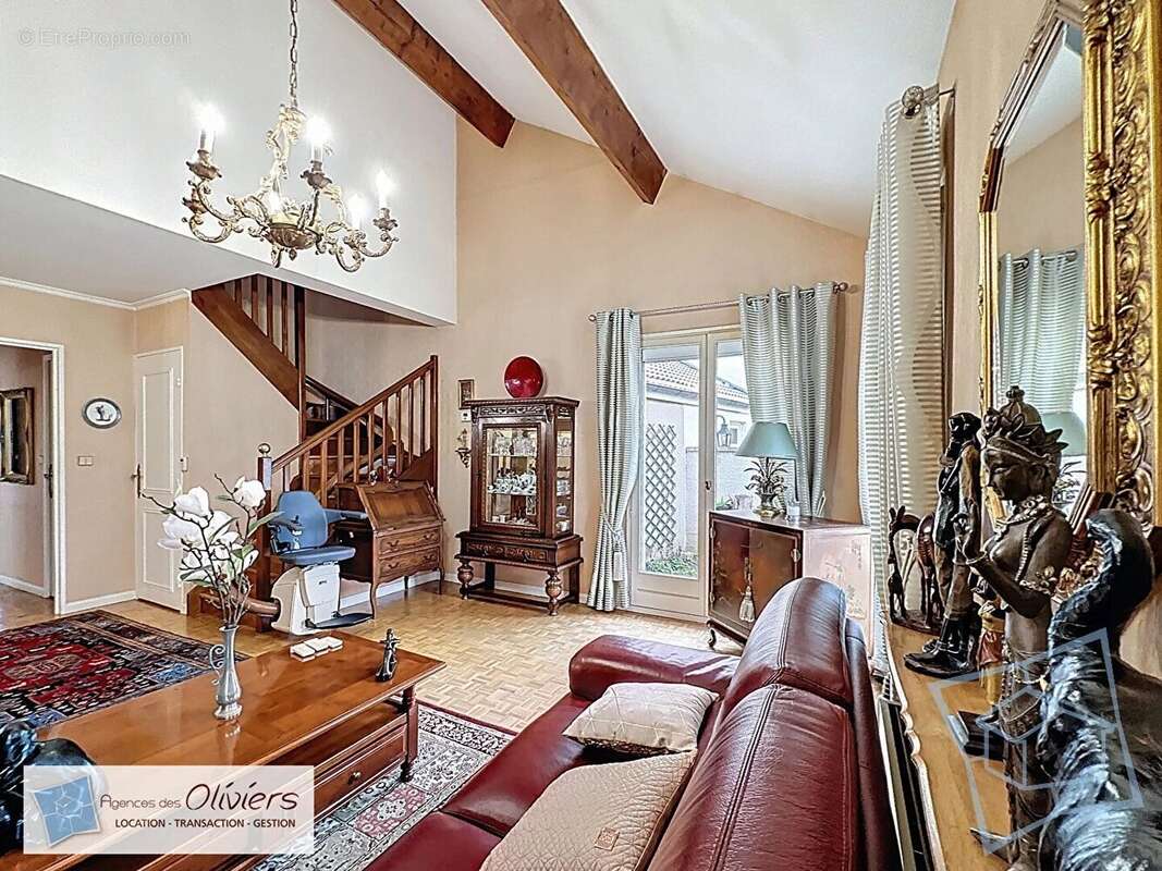 Maison à VOISINS-LE-BRETONNEUX