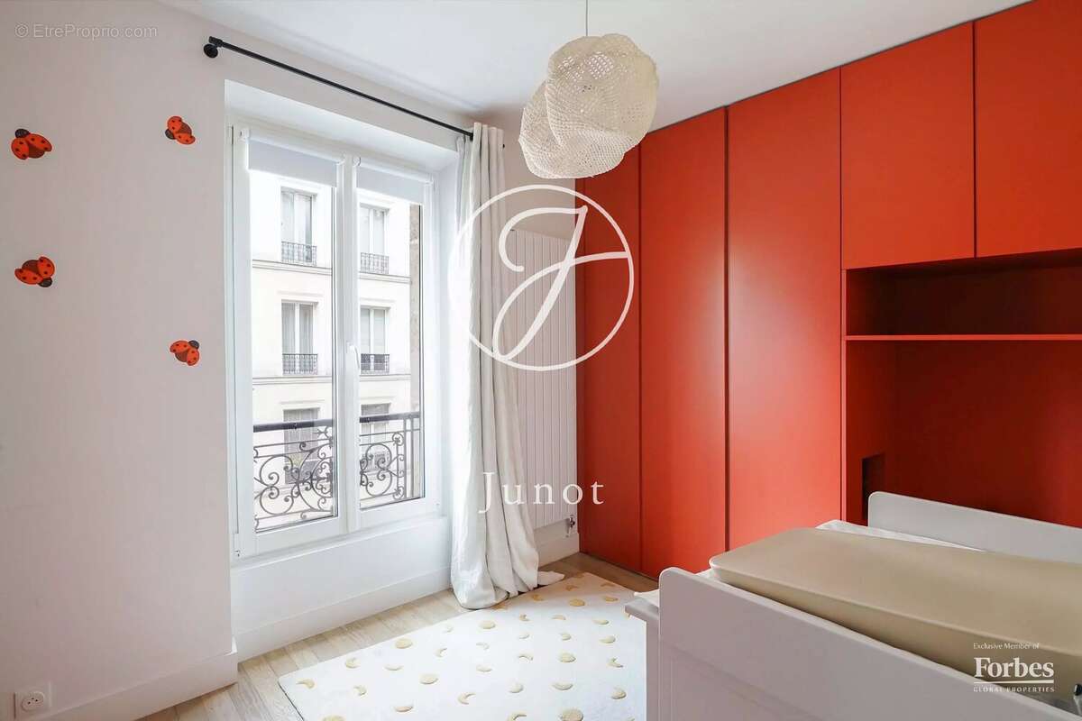 Paris 5e - PLACE MONGE - Duplex - 5 pièces - 138,18m² Carrez - 141,76m² au sol - 3 chambres - Vues dégagées - Rénové - photo 14