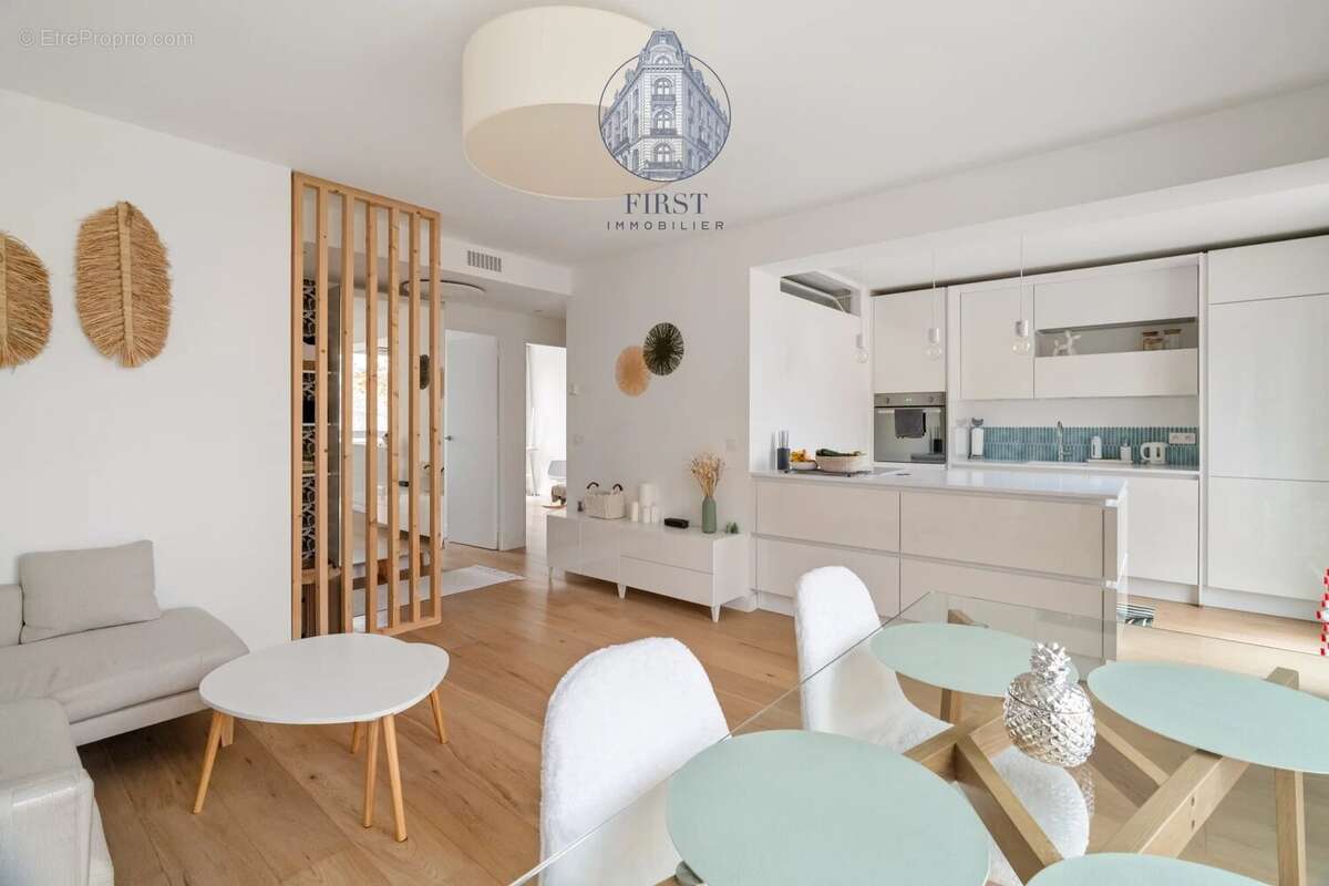 Appartement à PARIS-17E