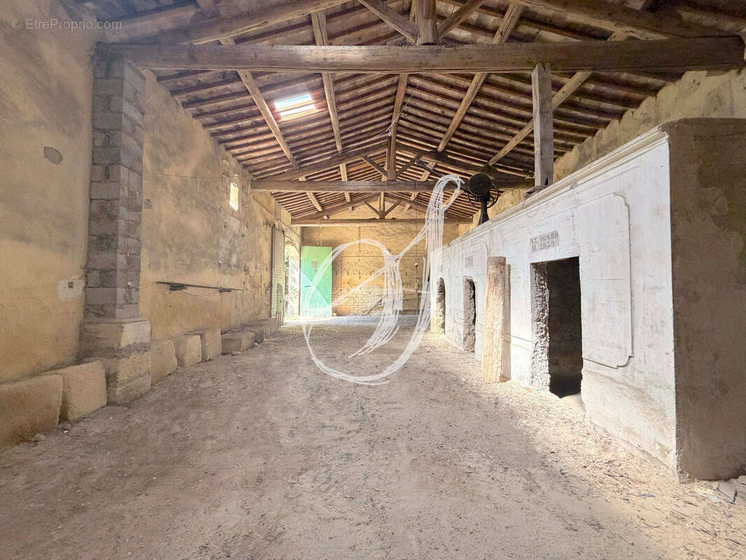 Chai à réhabiliter sur 800 m2 de terrain au coeur de Pignan - photo 6