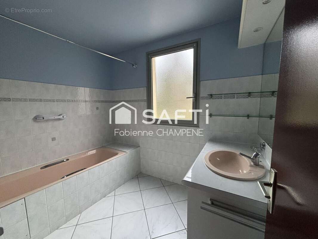 Photo 7 - Appartement à LONS-LE-SAUNIER