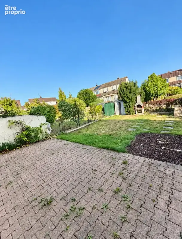 Maison mitoyenne avec jardin et garage   Riom - photo 9