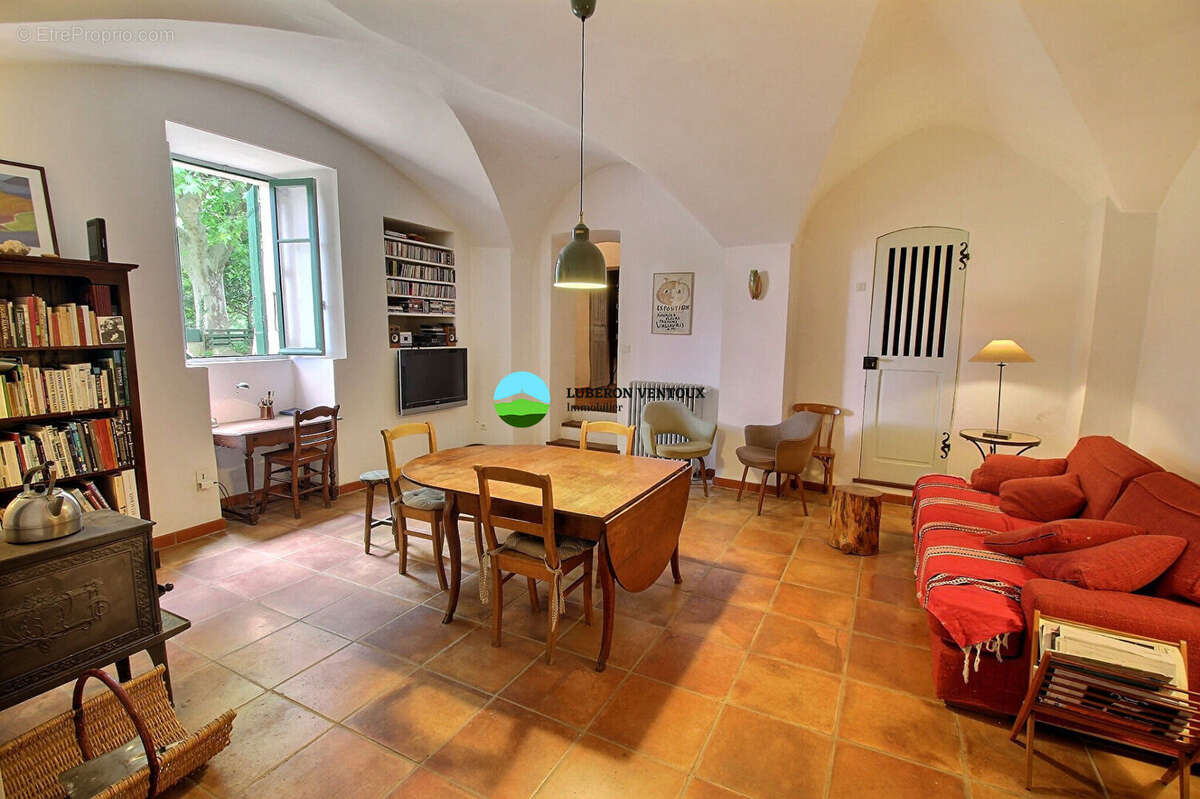 Maison à MORNAS