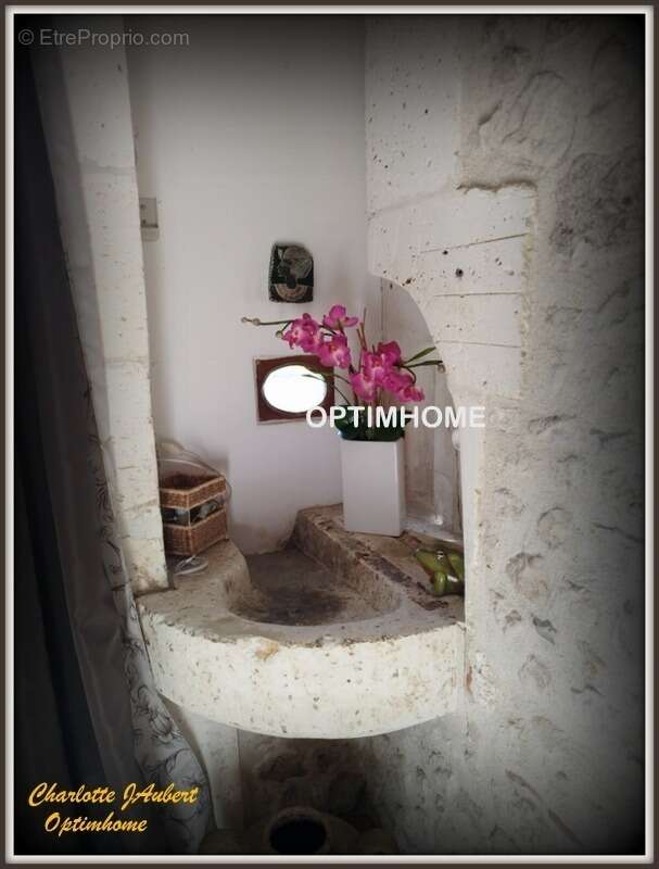 Maison à MONTMOREAU-SAINT-CYBARD