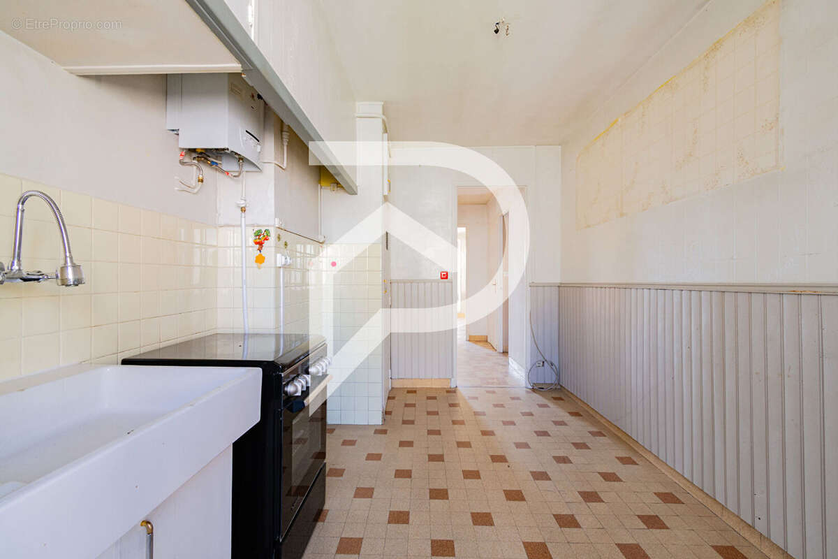 Appartement à MARSEILLE-4E