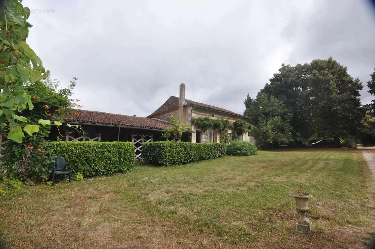 Maison à AUBETERRE-SUR-DRONNE