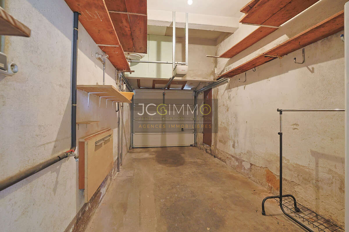 Maison à fort potentiel composée de 2 appartements - Bas Faron à Toulon - photo 15