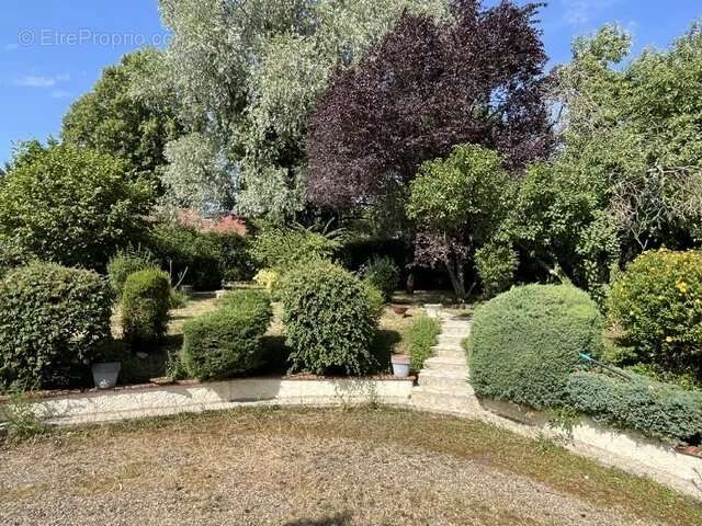 Maison à VARENNES-VAUZELLES