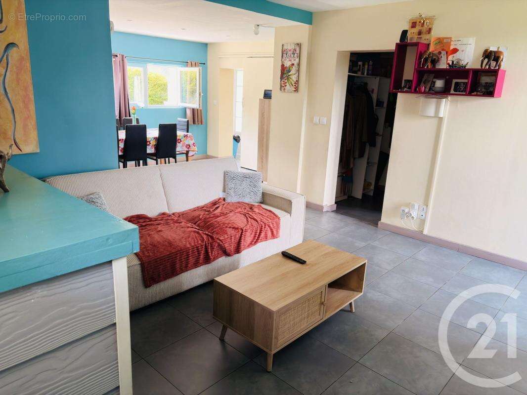 Maison 121 m² à Nesles  - photo 4