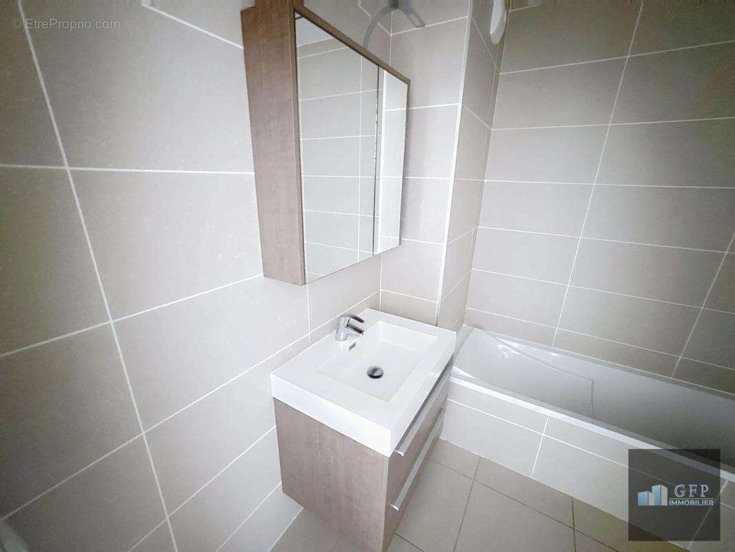 Appartement à BORMES-LES-MIMOSAS