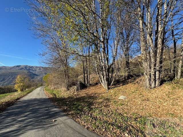 Terrain à ALBIEZ-LE-JEUNE