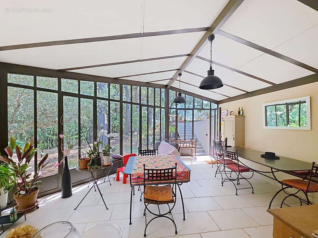 Maison Domazan 5 pièce(s) 176.85 m2 -  PARC 16.000 m² - PISCINE - BIEN RARE - photo 6