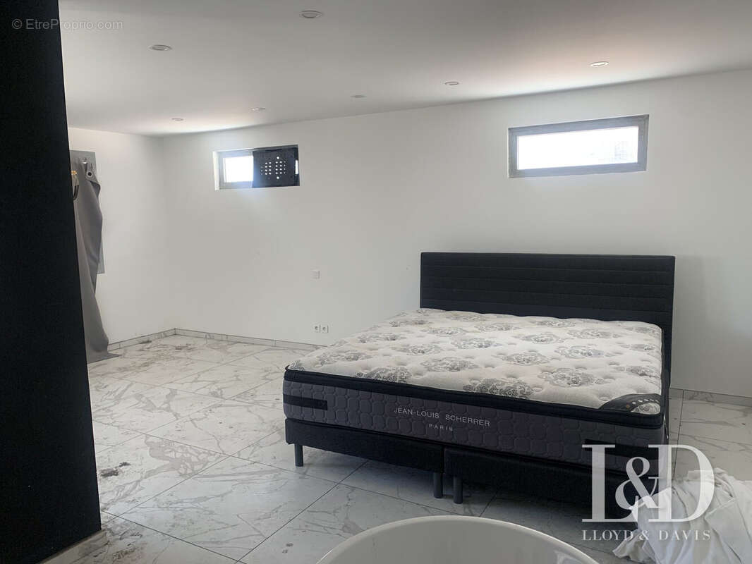 Commerce à MARSEILLE-11E