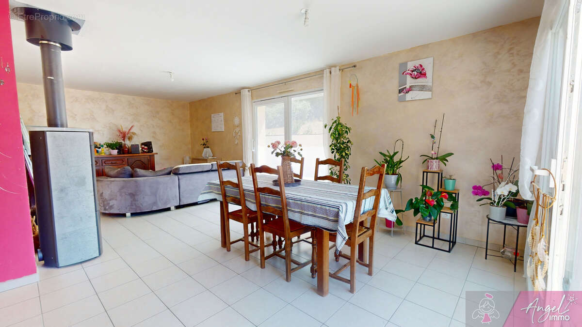 Maison romange sur terrain de 2427 m2 - photo 10
