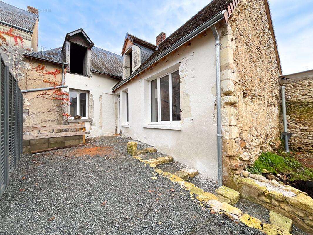 Maison à NOUANS-LES-FONTAINES