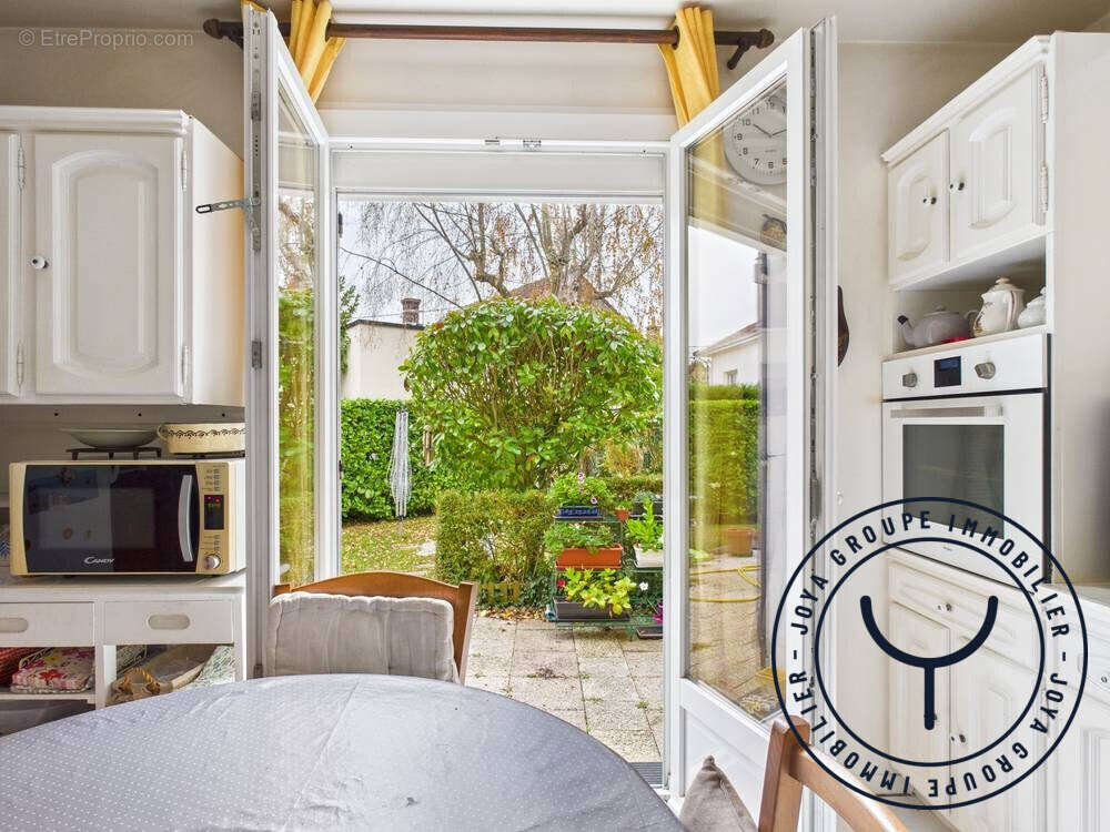 Maison à LA CHAPELLE-SAINT-LUC