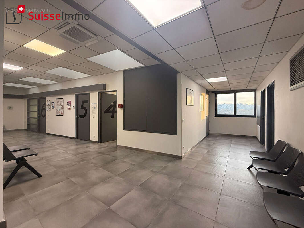 Rentabilité 12,6 % - Locaux d'activité à Montbeliard 220 m2 - photo 4