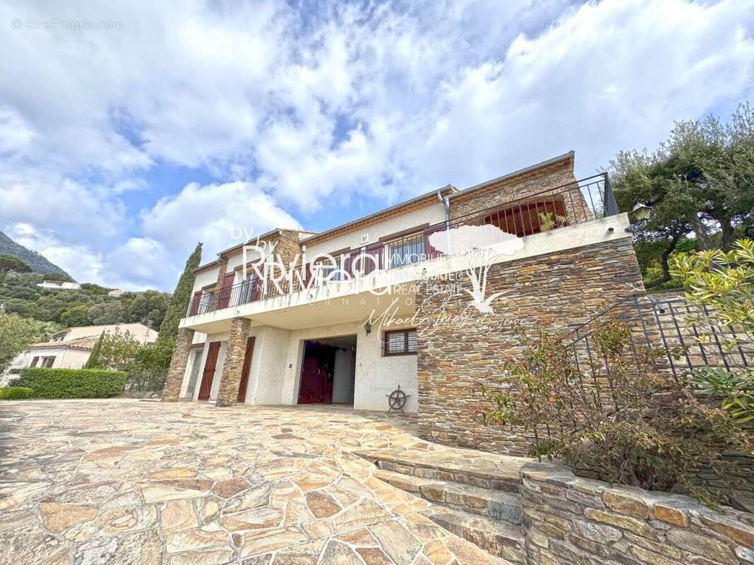 CAVALAIRE - Villa Vue Mer - 6 chambres - Double Garage. - photo 4